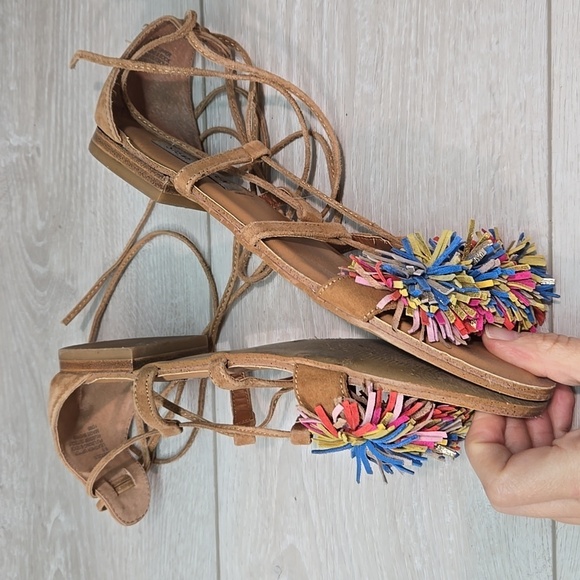 Steve Madden Women Swizzle Multicolor Pom Pom Sandals Leather Lace Up Sz 8.5